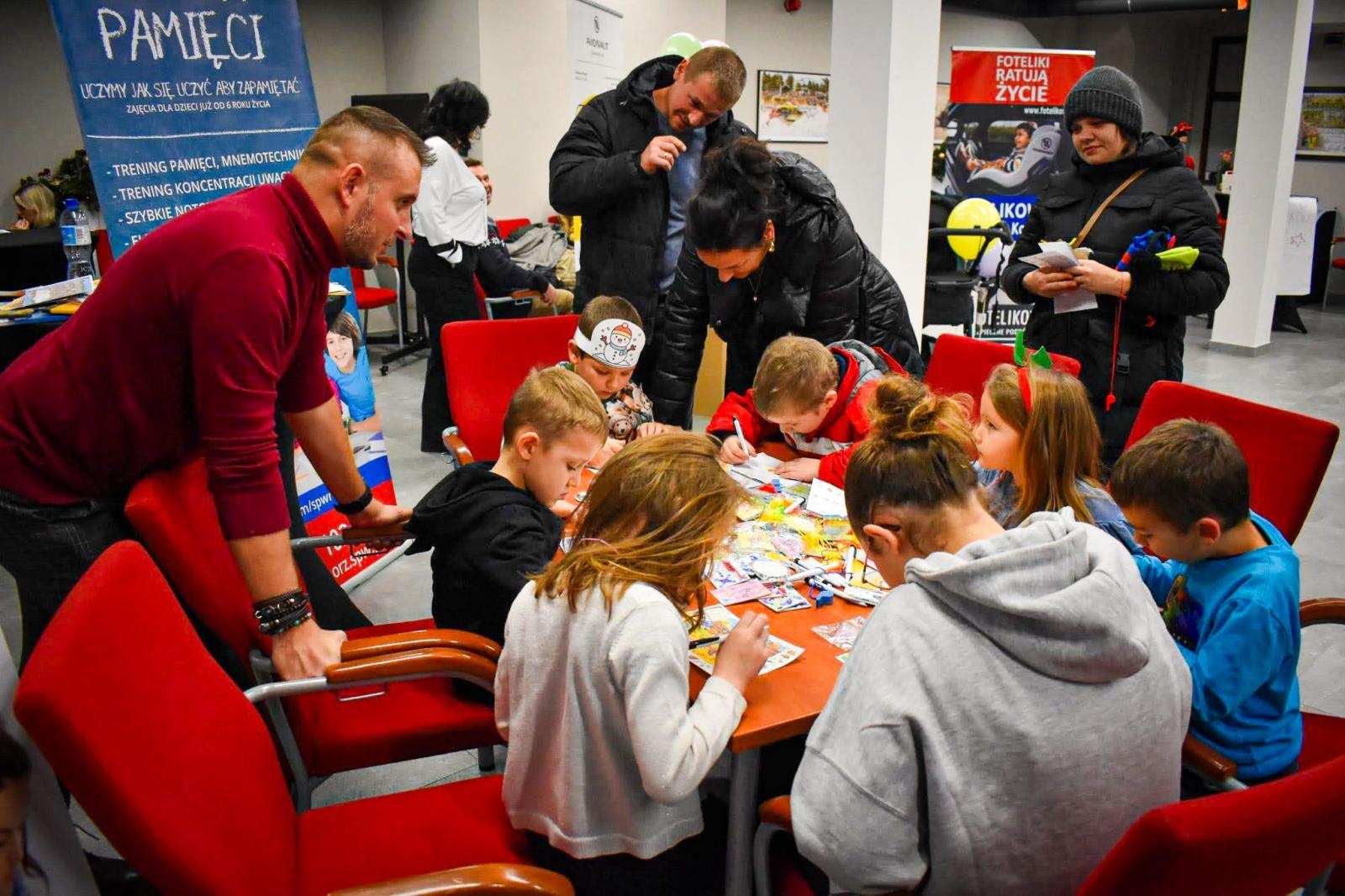 Zdjęcie w galerii na portalu naszraciborz.pl: Zamek w Raciborzu zamienił się w dziecięcą krainę. Za tydzień muzyczna karuzela i wystawa z Lego wiadomości z regionu