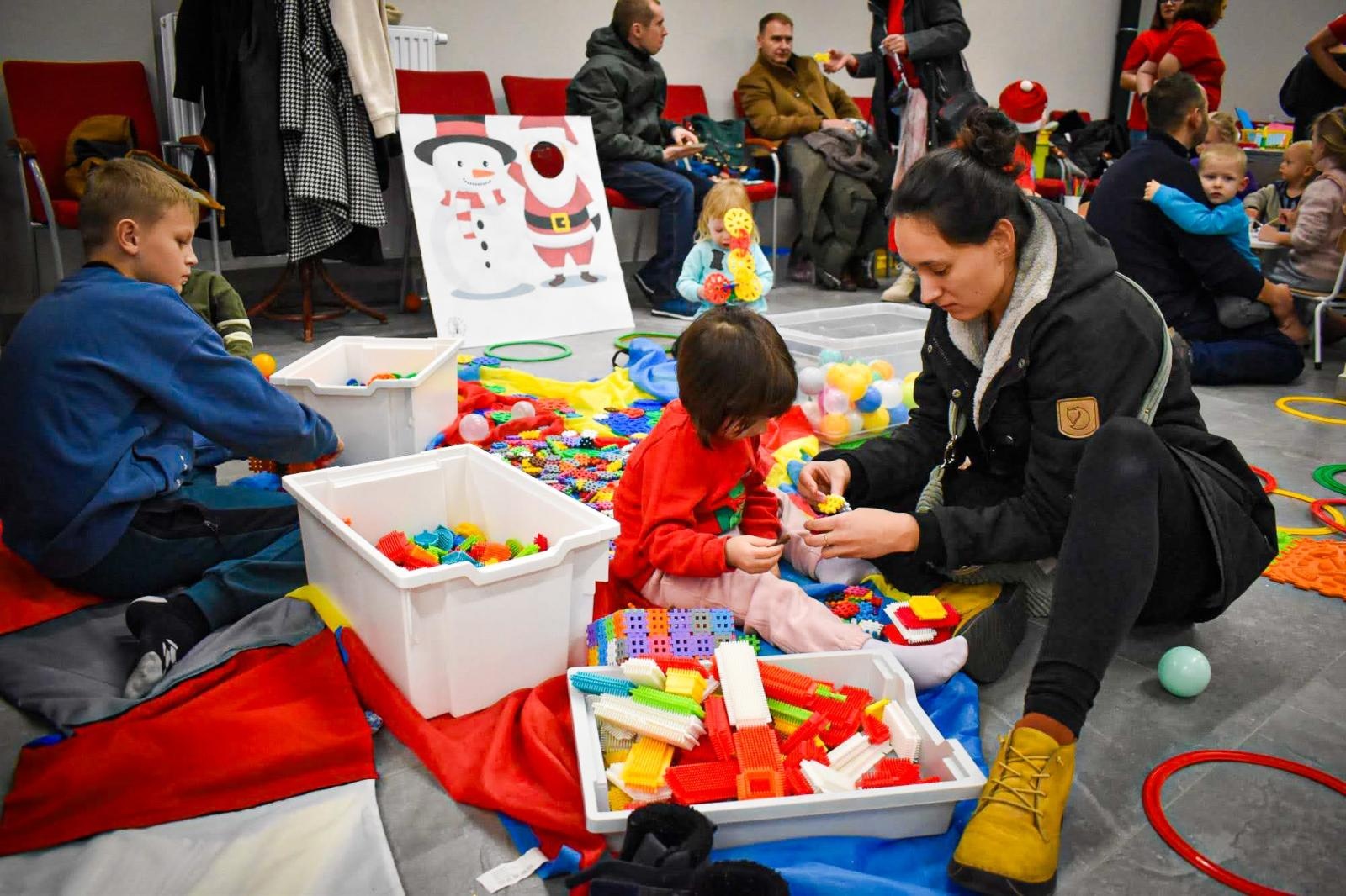 Zdjęcie w galerii na portalu naszraciborz.pl: Zamek w Raciborzu zamienił się w dziecięcą krainę. Za tydzień muzyczna karuzela i wystawa z Lego wiadomości z regionu