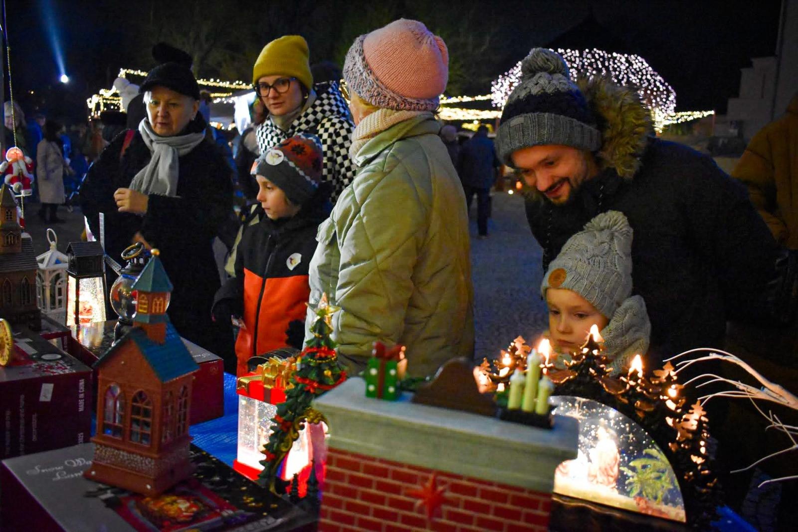 Zdjęcie w galerii na portalu naszraciborz.pl: Zamek w Raciborzu zamienił się w dziecięcą krainę. Za tydzień muzyczna karuzela i wystawa z Lego wiadomości z regionu