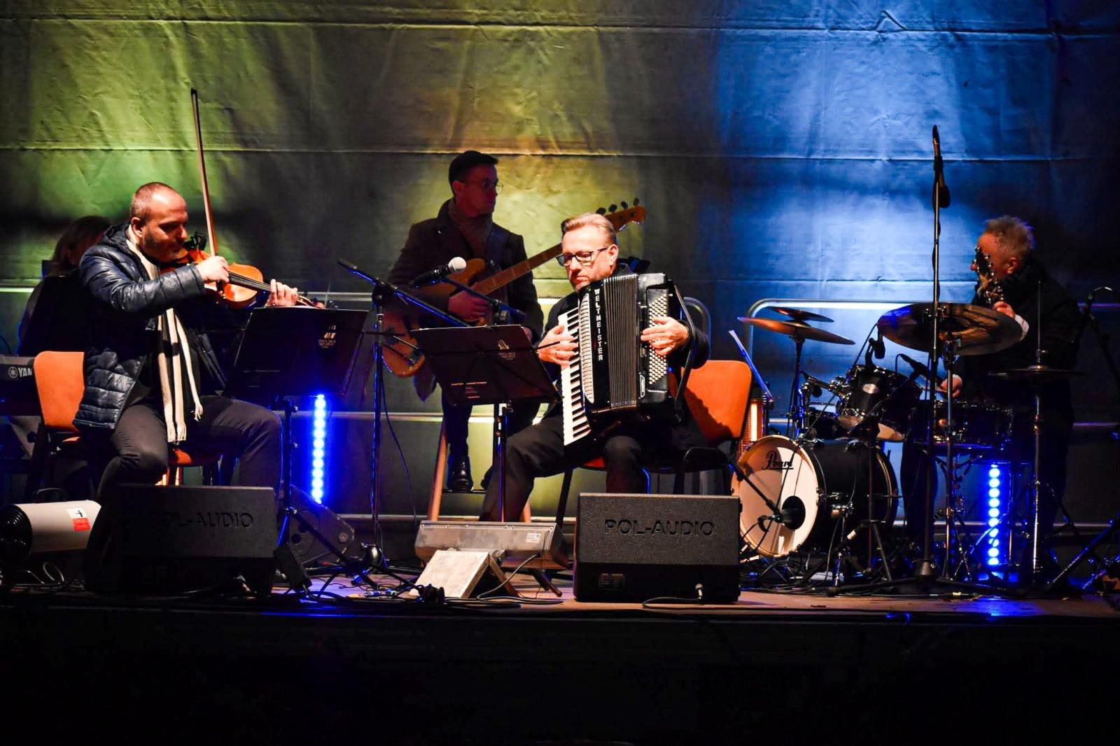 Zdjęcie w galerii na portalu naszraciborz.pl: Zamek w Raciborzu zamienił się w dziecięcą krainę. Za tydzień muzyczna karuzela i wystawa z Lego wiadomości z regionu
