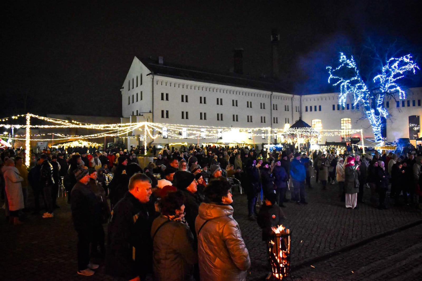 Zdjęcie w galerii na portalu naszraciborz.pl: Zamek w Raciborzu zamienił się w dziecięcą krainę. Za tydzień muzyczna karuzela i wystawa z Lego wiadomości z regionu