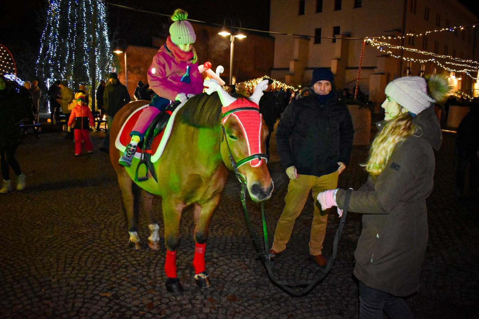 Zdjęcie w galerii na portalu naszraciborz.pl: Zamek w Raciborzu zamienił się w dziecięcą krainę. Za tydzień muzyczna karuzela i wystawa z Lego wiadomości z regionu