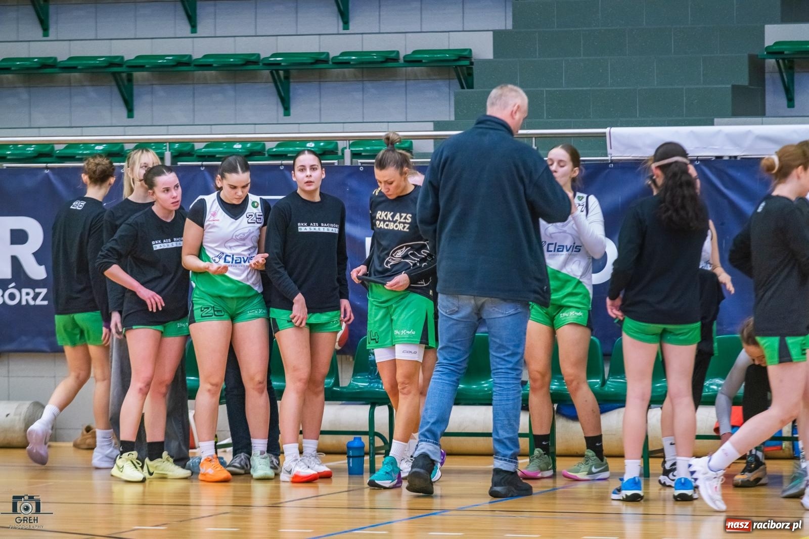 Zdjęcie w galerii na portalu naszraciborz.pl: Dobry początek, fatalna końcówka. RKK AZS Racibórz na tarczy we własnej hali [FOTO i WIDEO] wiadomości z regionu