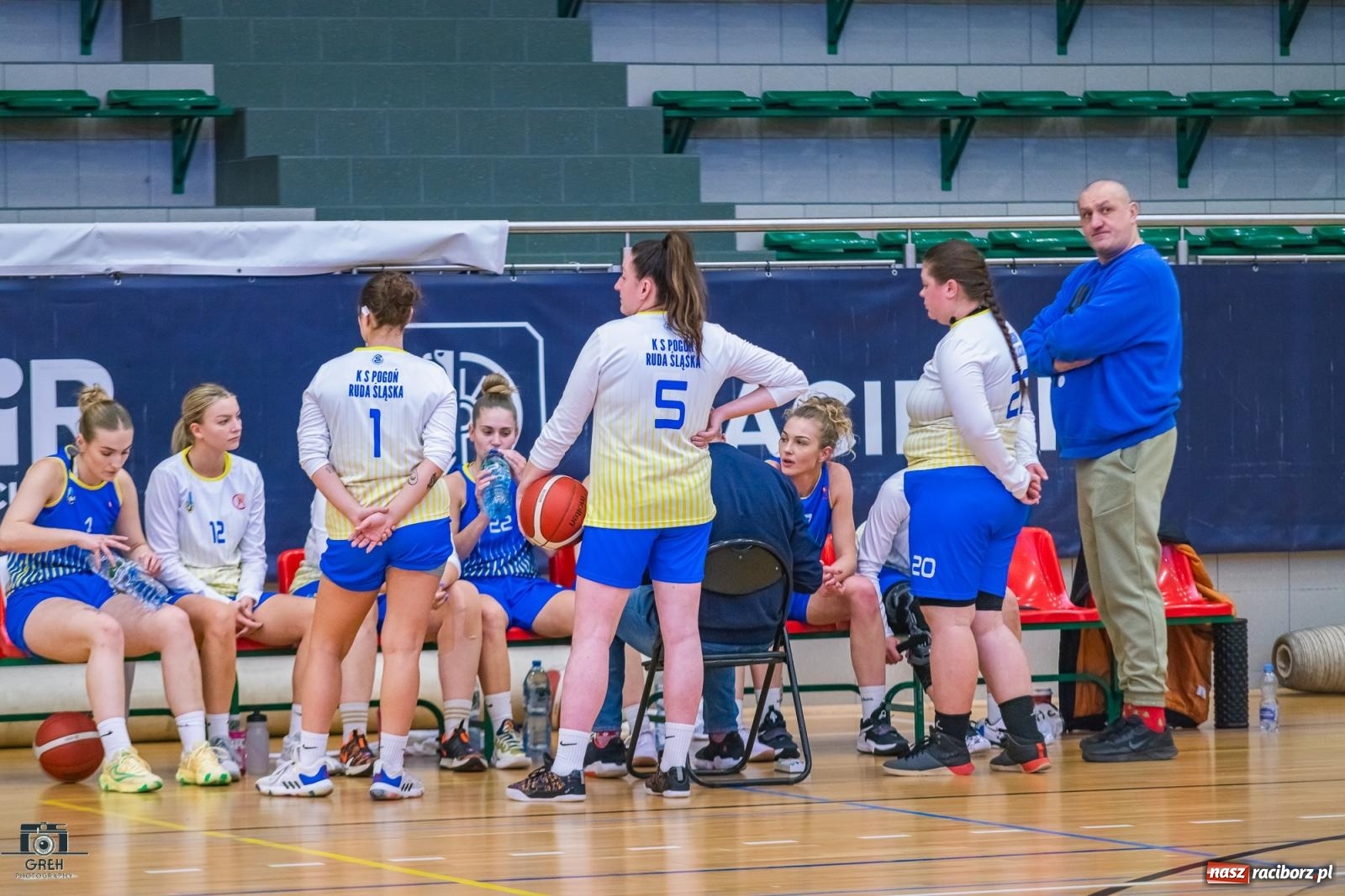 Zdjęcie w galerii na portalu naszraciborz.pl: Dobry początek, fatalna końcówka. RKK AZS Racibórz na tarczy we własnej hali [FOTO i WIDEO] wiadomości z regionu