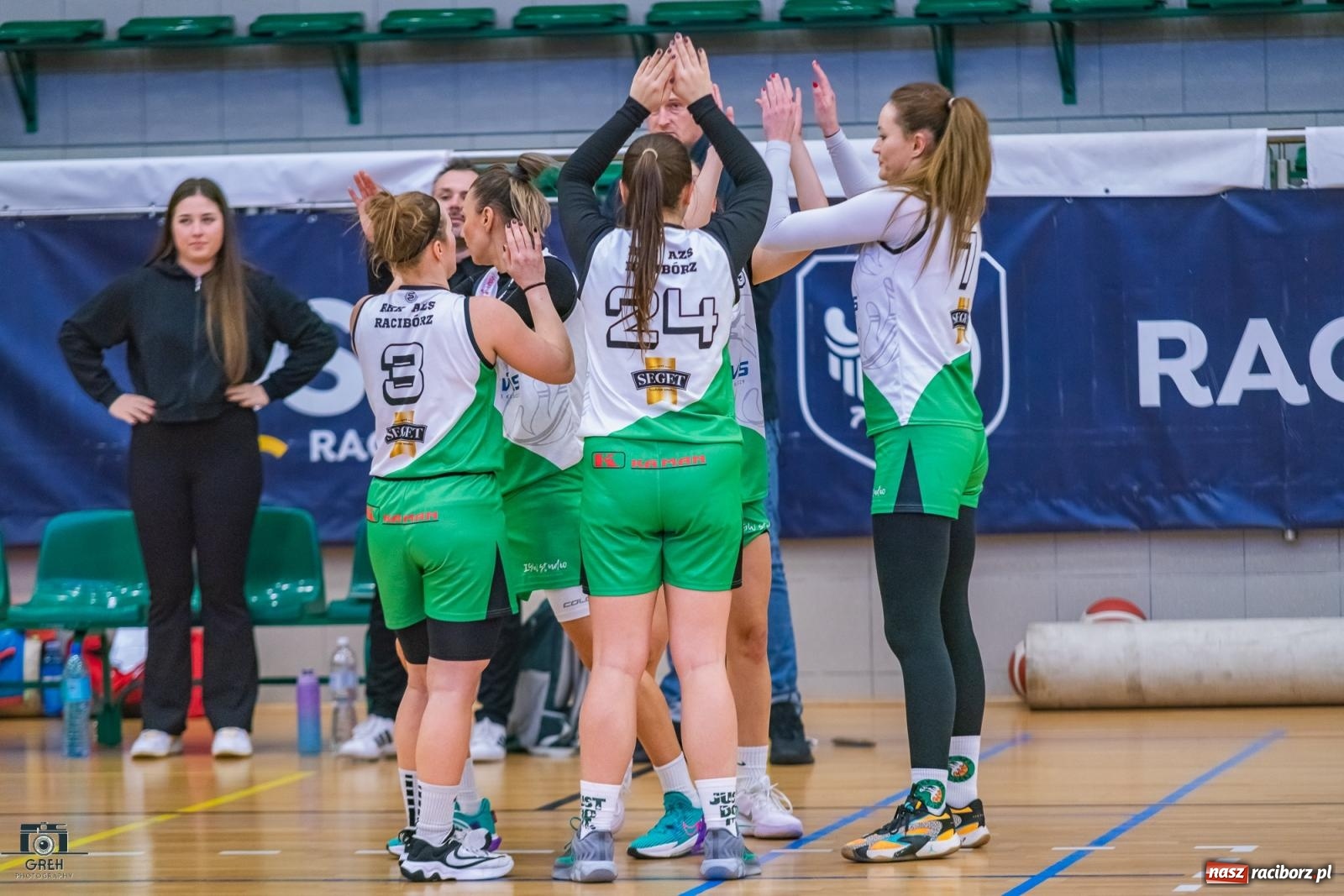 Zdjęcie w galerii na portalu naszraciborz.pl: Dobry początek, fatalna końcówka. RKK AZS Racibórz na tarczy we własnej hali [FOTO i WIDEO] wiadomości z regionu