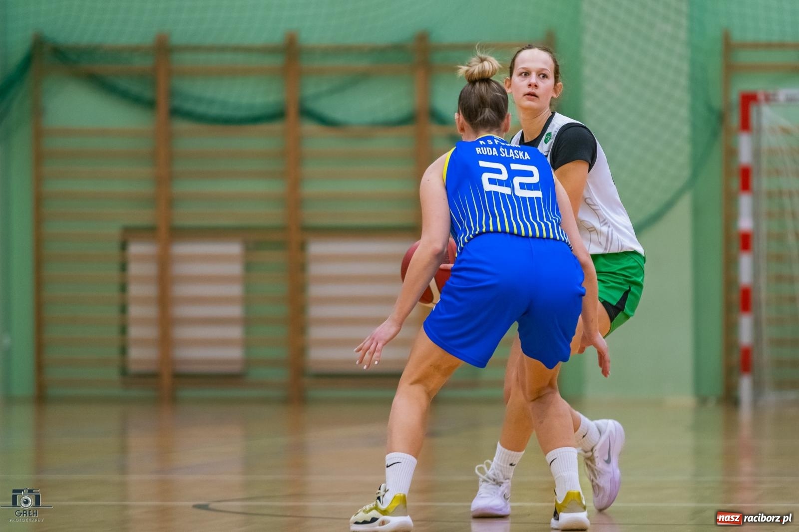 Zdjęcie w galerii na portalu naszraciborz.pl: Dobry początek, fatalna końcówka. RKK AZS Racibórz na tarczy we własnej hali [FOTO i WIDEO] wiadomości z regionu