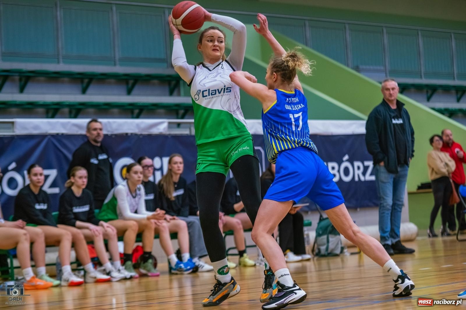 Zdjęcie w galerii na portalu naszraciborz.pl: Dobry początek, fatalna końcówka. RKK AZS Racibórz na tarczy we własnej hali [FOTO i WIDEO] wiadomości z regionu