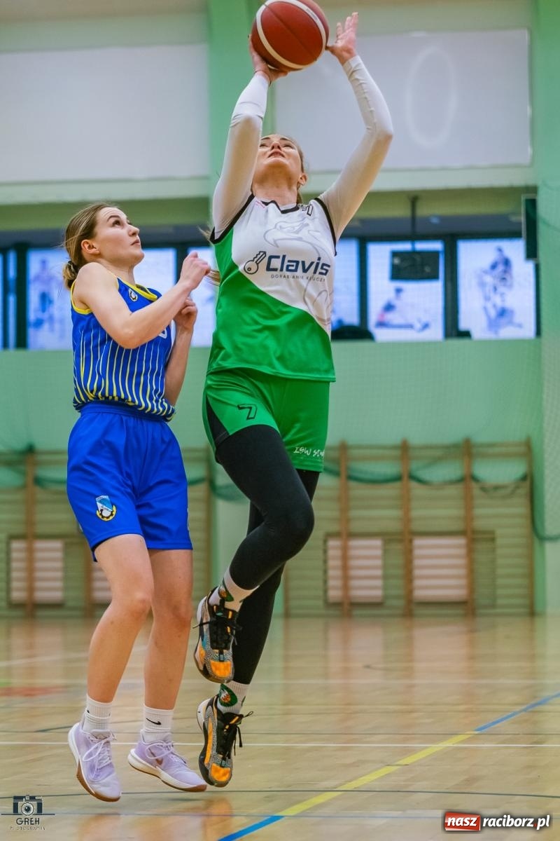 Zdjęcie w galerii na portalu naszraciborz.pl: Dobry początek, fatalna końcówka. RKK AZS Racibórz na tarczy we własnej hali [FOTO i WIDEO] wiadomości z regionu