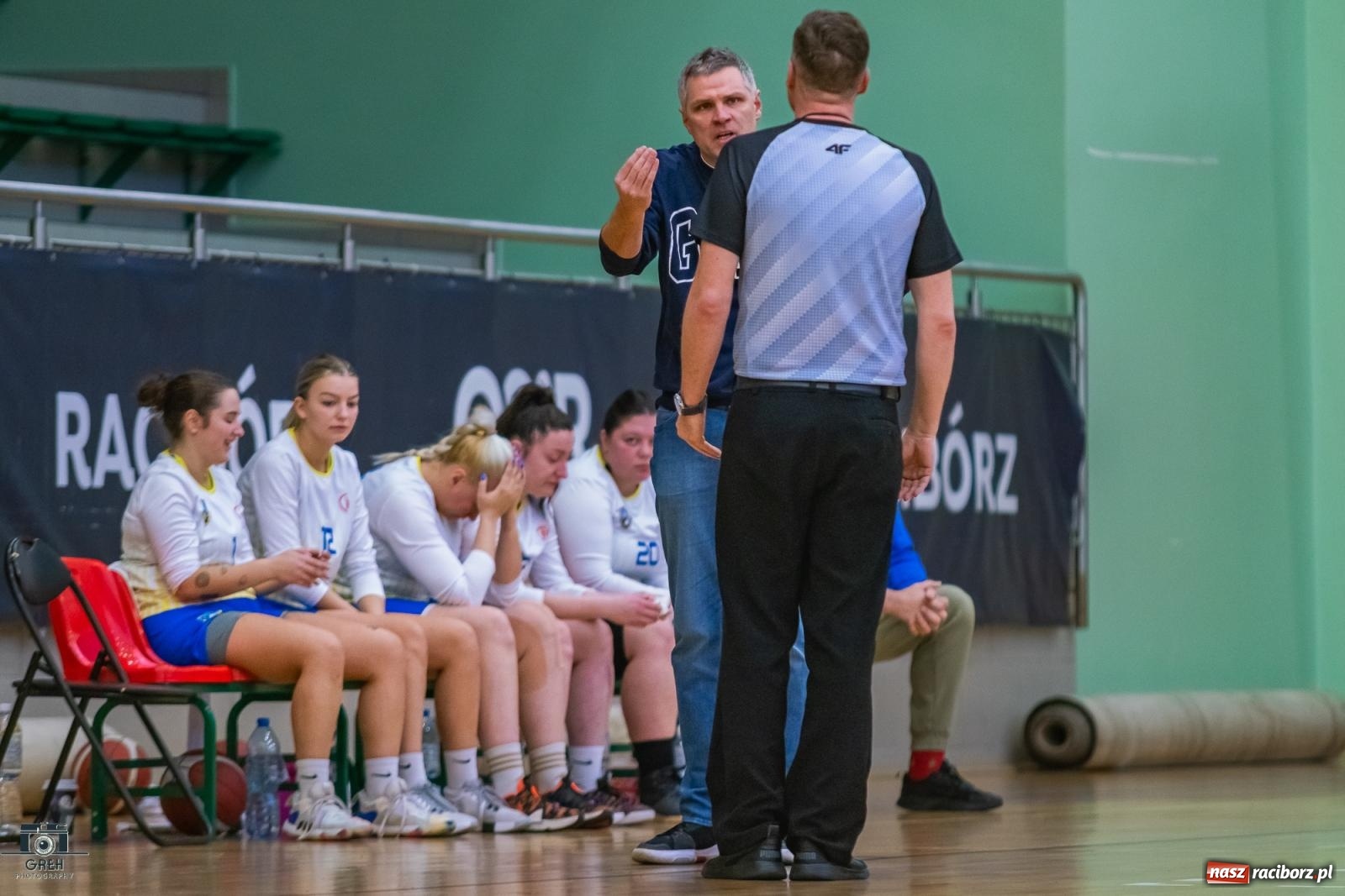 Zdjęcie w galerii na portalu naszraciborz.pl: Dobry początek, fatalna końcówka. RKK AZS Racibórz na tarczy we własnej hali [FOTO i WIDEO] wiadomości z regionu