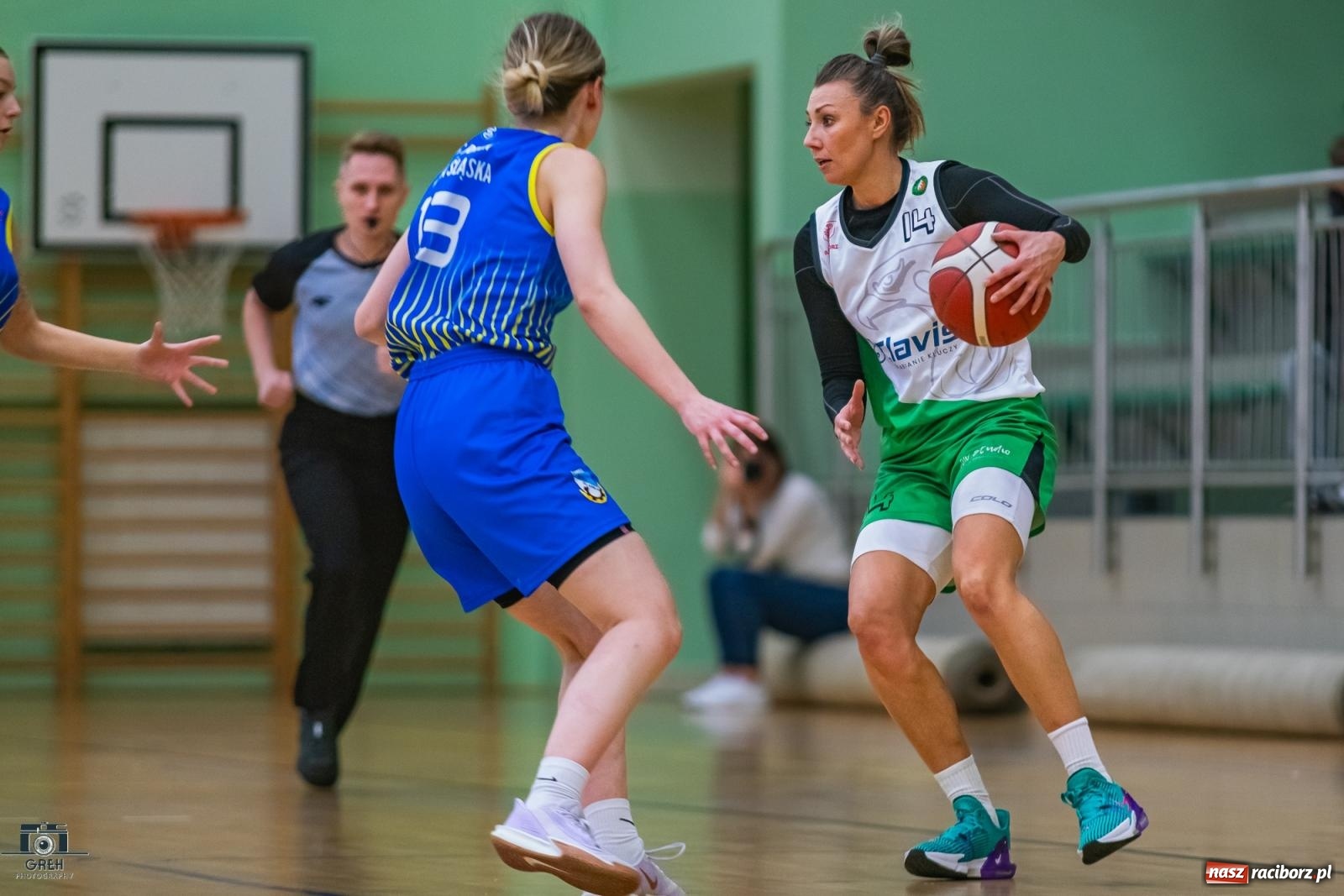 Zdjęcie w galerii na portalu naszraciborz.pl: Dobry początek, fatalna końcówka. RKK AZS Racibórz na tarczy we własnej hali [FOTO i WIDEO] wiadomości z regionu