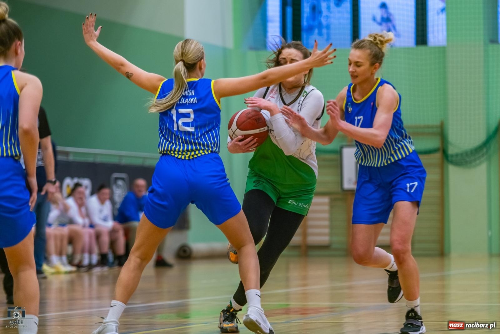 Zdjęcie w galerii na portalu naszraciborz.pl: Dobry początek, fatalna końcówka. RKK AZS Racibórz na tarczy we własnej hali [FOTO i WIDEO] wiadomości z regionu