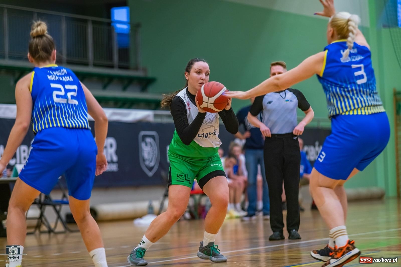 Zdjęcie w galerii na portalu naszraciborz.pl: Dobry początek, fatalna końcówka. RKK AZS Racibórz na tarczy we własnej hali [FOTO i WIDEO] wiadomości z regionu