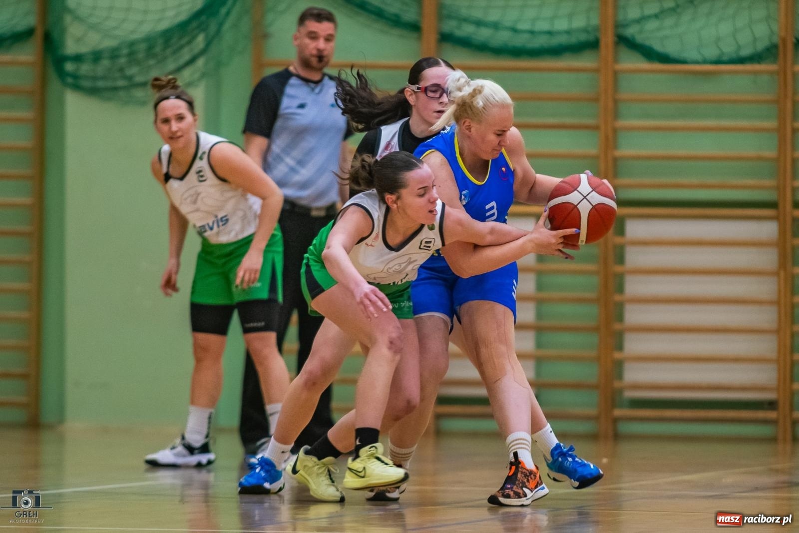 Zdjęcie w galerii na portalu naszraciborz.pl: Dobry początek, fatalna końcówka. RKK AZS Racibórz na tarczy we własnej hali [FOTO i WIDEO] wiadomości z regionu