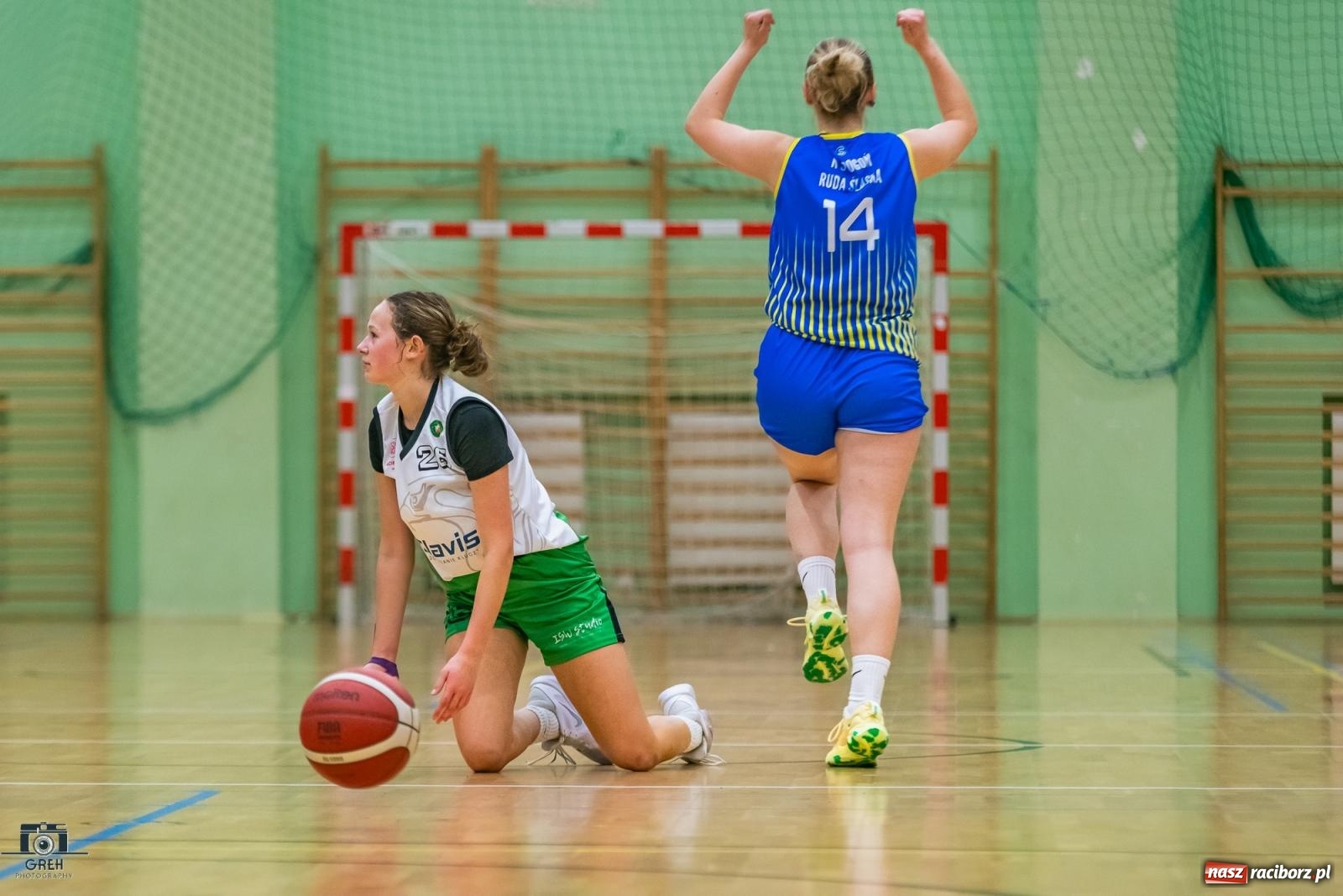 Zdjęcie w galerii na portalu naszraciborz.pl: Dobry początek, fatalna końcówka. RKK AZS Racibórz na tarczy we własnej hali [FOTO i WIDEO] wiadomości z regionu