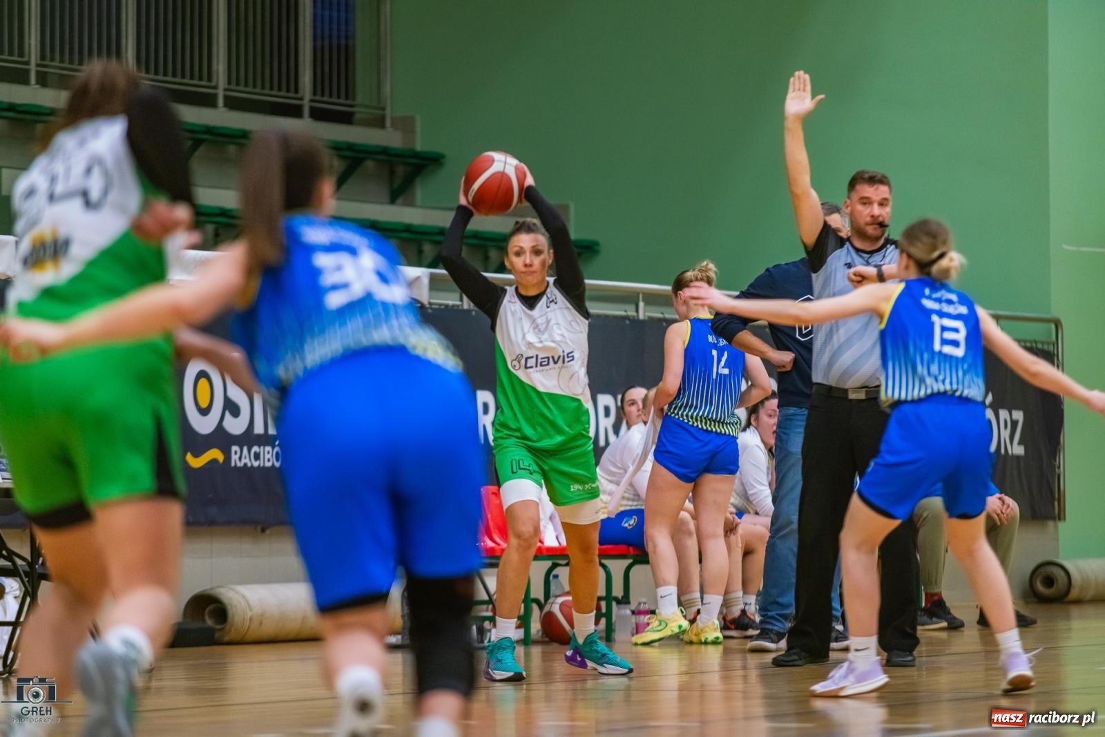 Zdjęcie w galerii na portalu naszraciborz.pl: Dobry początek, fatalna końcówka. RKK AZS Racibórz na tarczy we własnej hali [FOTO i WIDEO] wiadomości z regionu