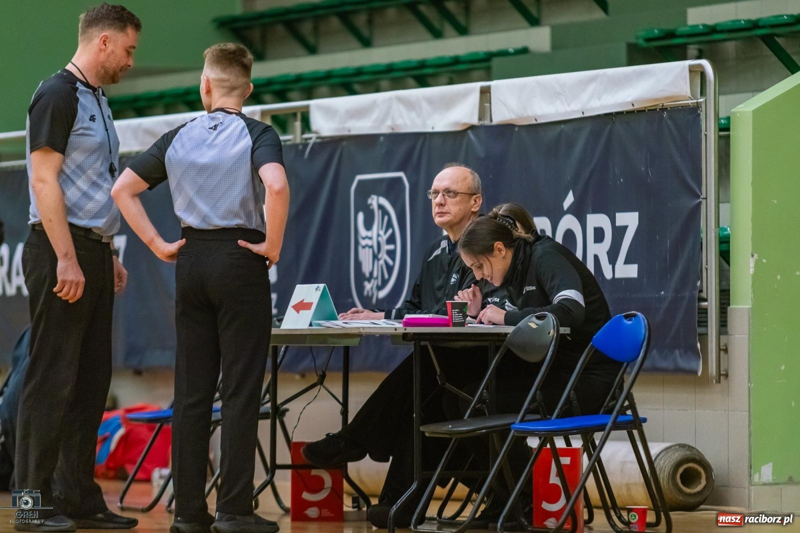 Zdjęcie w galerii na portalu naszraciborz.pl: Dobry początek, fatalna końcówka. RKK AZS Racibórz na tarczy we własnej hali [FOTO i WIDEO] wiadomości z regionu