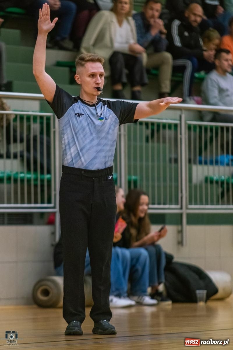 Zdjęcie w galerii na portalu naszraciborz.pl: Dobry początek, fatalna końcówka. RKK AZS Racibórz na tarczy we własnej hali [FOTO i WIDEO] wiadomości z regionu
