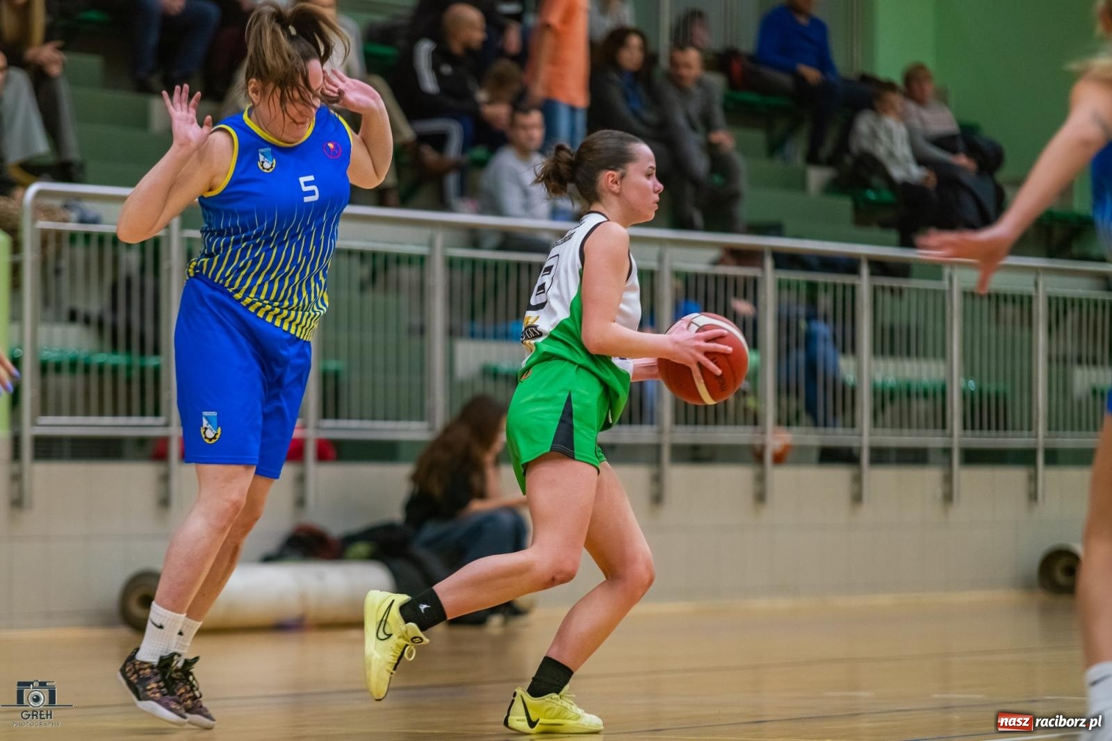 Zdjęcie w galerii na portalu naszraciborz.pl: Dobry początek, fatalna końcówka. RKK AZS Racibórz na tarczy we własnej hali [FOTO i WIDEO] wiadomości z regionu