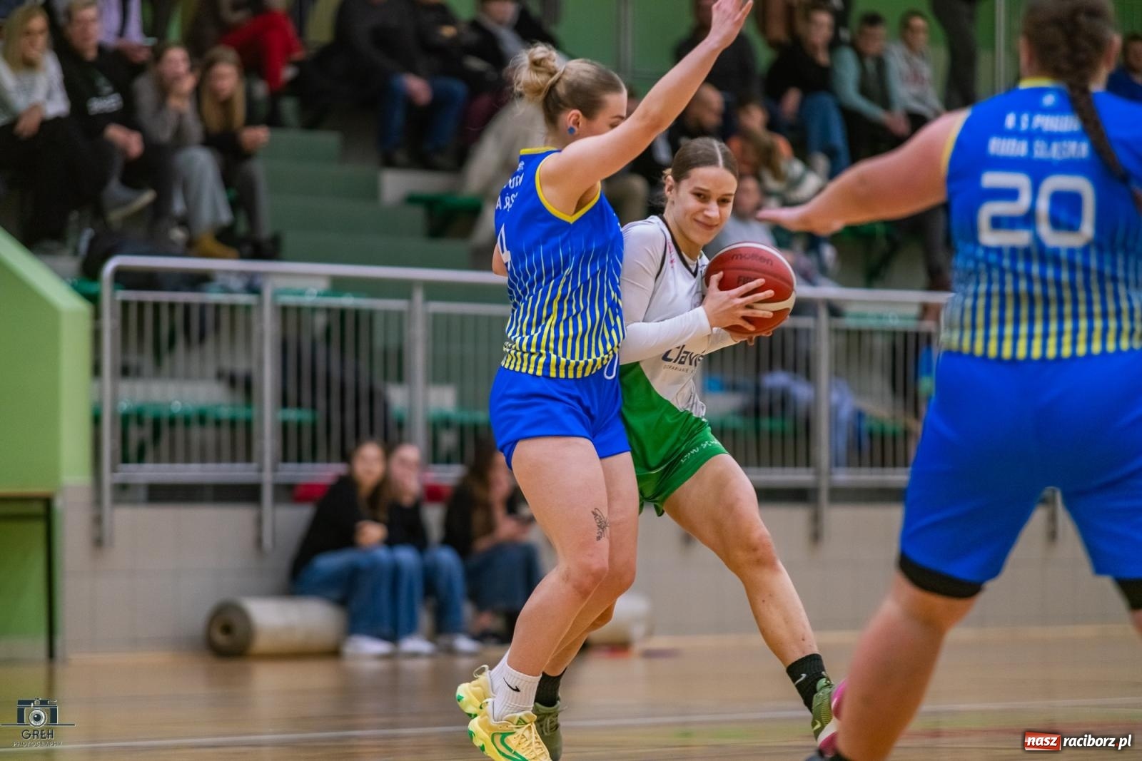 Zdjęcie w galerii na portalu naszraciborz.pl: Dobry początek, fatalna końcówka. RKK AZS Racibórz na tarczy we własnej hali [FOTO i WIDEO] wiadomości z regionu