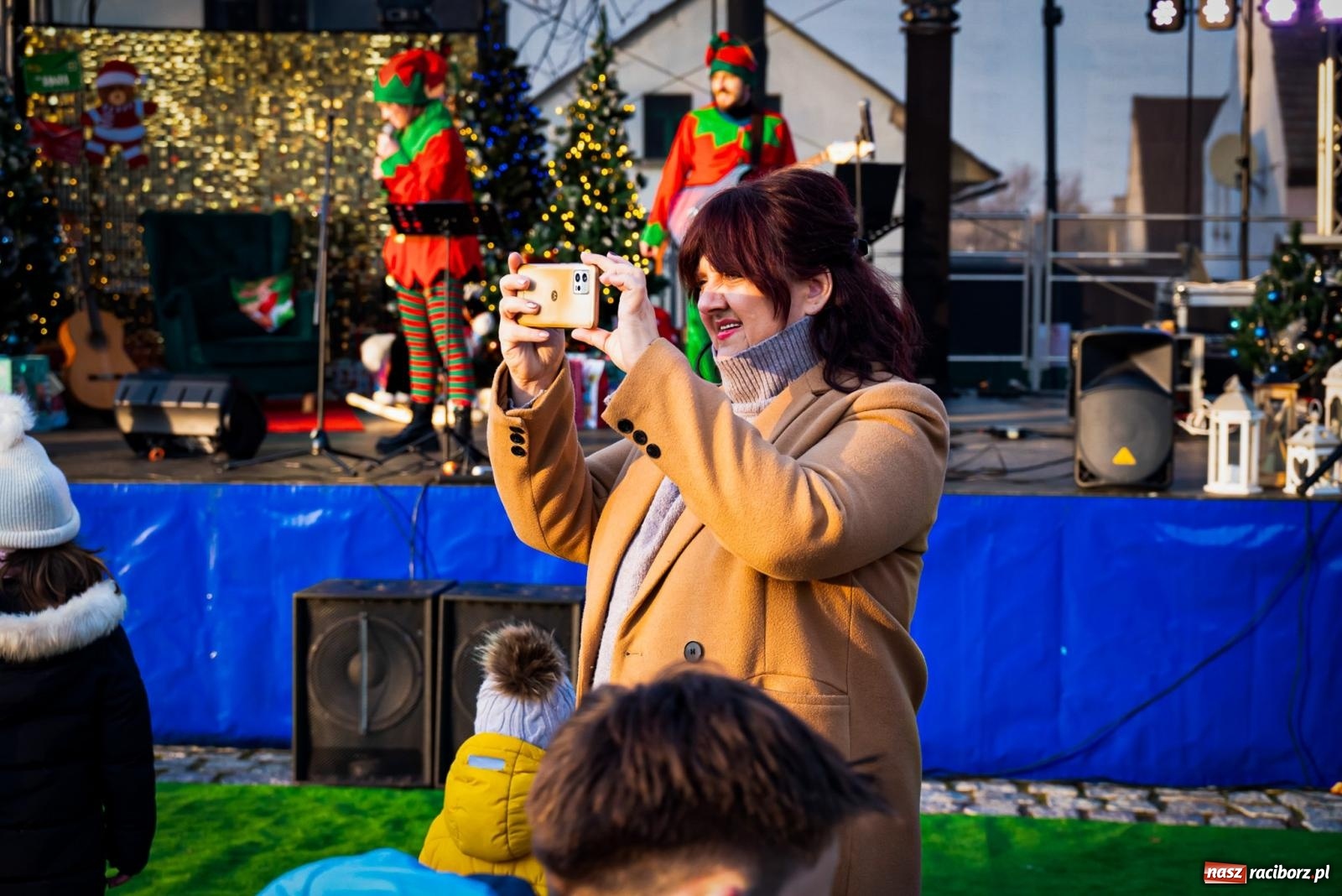 Zdjęcie w galerii na portalu naszraciborz.pl: W Krzanowicach uroczyście rozświetlono choinkę [FOTO i WIDEO] wiadomości z regionu