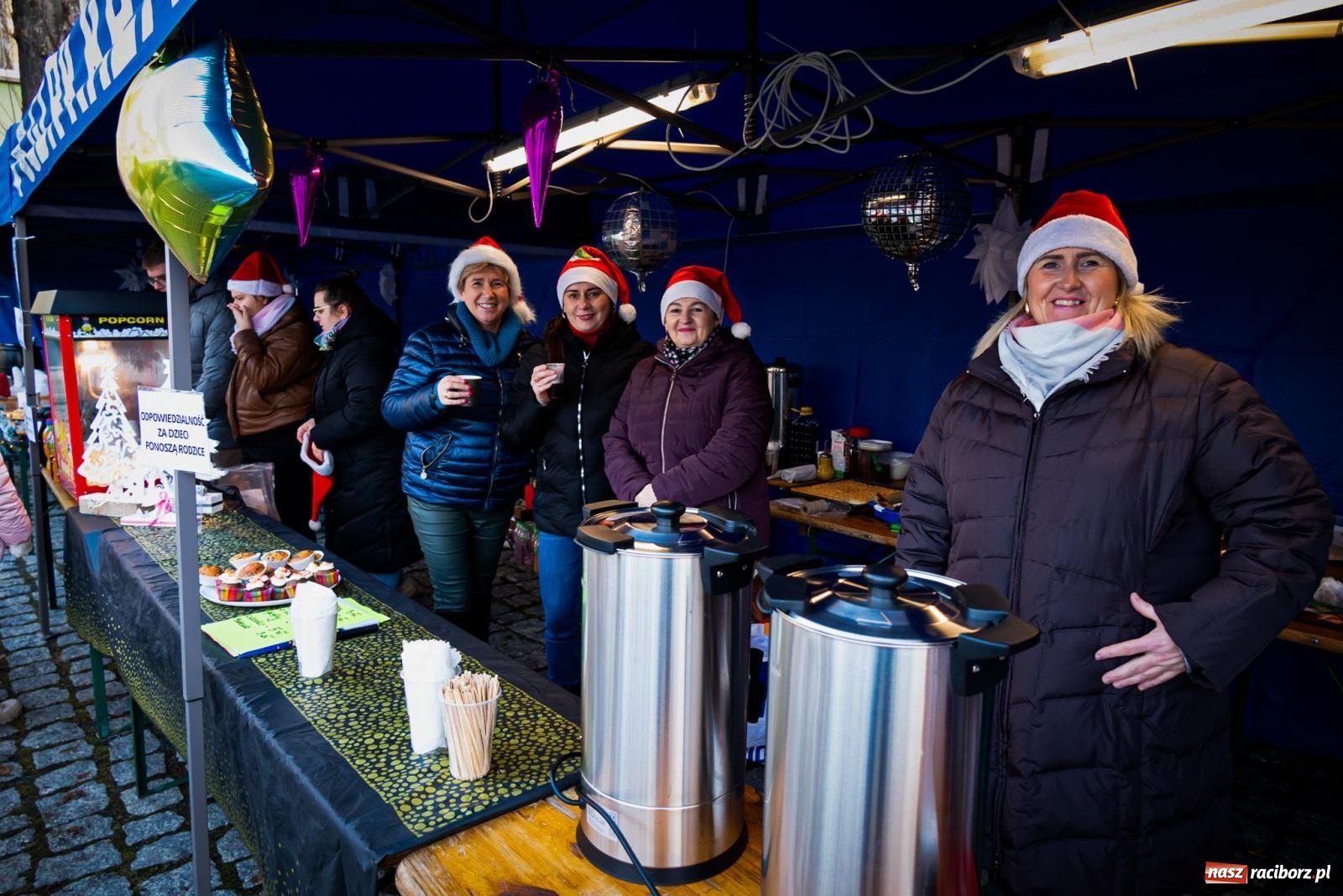 Zdjęcie w galerii na portalu naszraciborz.pl: W Krzanowicach uroczyście rozświetlono choinkę [FOTO i WIDEO] wiadomości z regionu