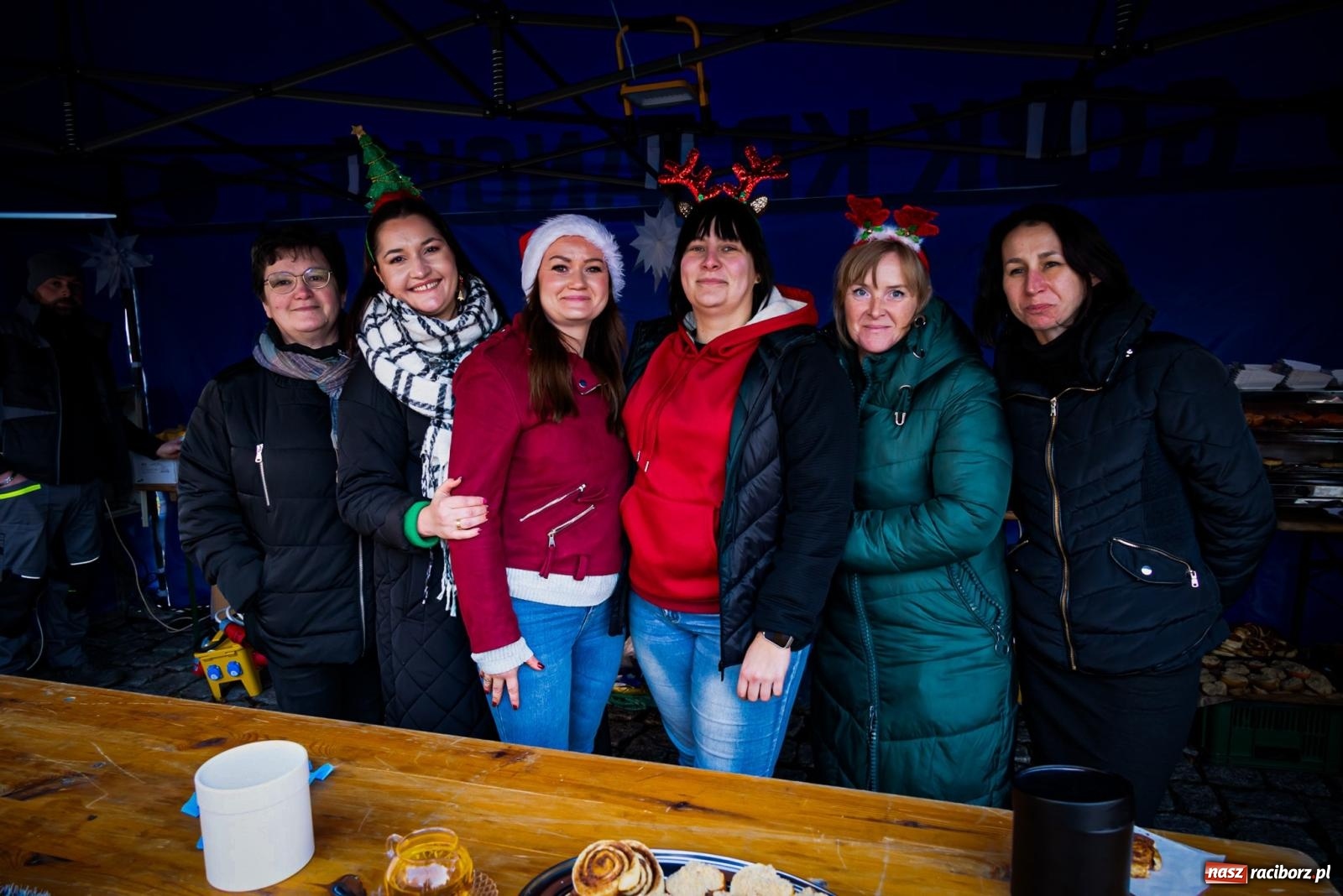 Zdjęcie w galerii na portalu naszraciborz.pl: W Krzanowicach uroczyście rozświetlono choinkę [FOTO i WIDEO] wiadomości z regionu