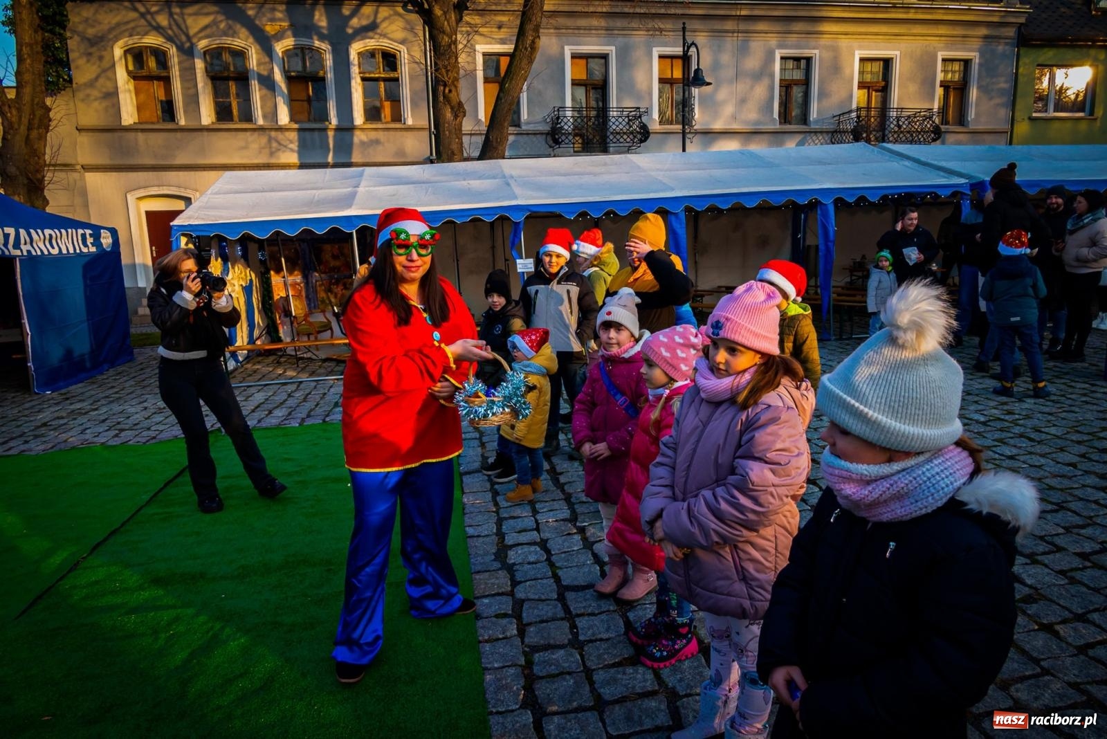 Zdjęcie w galerii na portalu naszraciborz.pl: W Krzanowicach uroczyście rozświetlono choinkę [FOTO i WIDEO] wiadomości z regionu