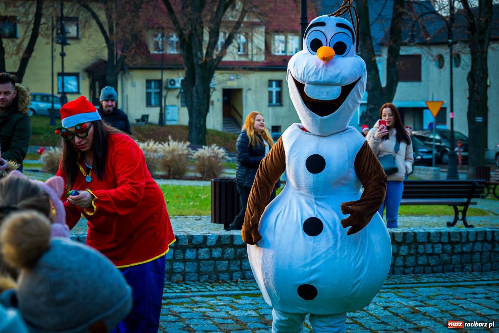 Zdjęcie w galerii na portalu naszraciborz.pl: W Krzanowicach uroczyście rozświetlono choinkę [FOTO i WIDEO] wiadomości z regionu