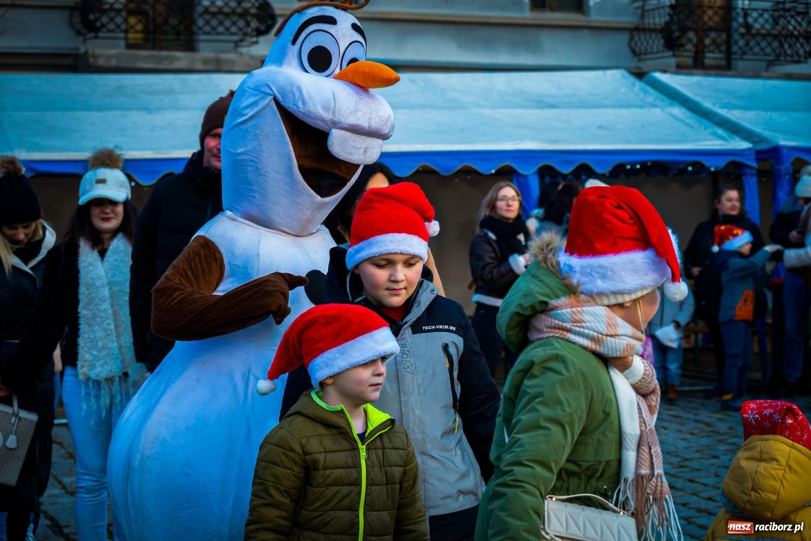 Zdjęcie w galerii na portalu naszraciborz.pl: W Krzanowicach uroczyście rozświetlono choinkę [FOTO i WIDEO] wiadomości z regionu