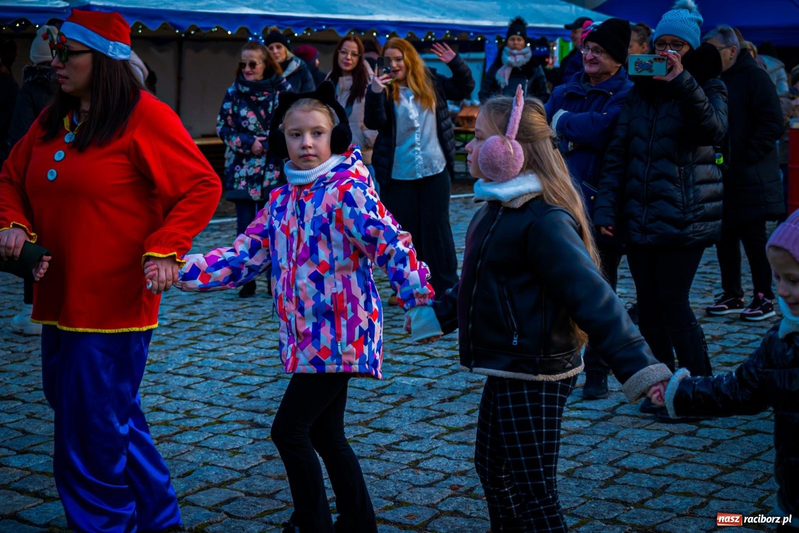 Zdjęcie w galerii na portalu naszraciborz.pl: W Krzanowicach uroczyście rozświetlono choinkę [FOTO i WIDEO] wiadomości z regionu