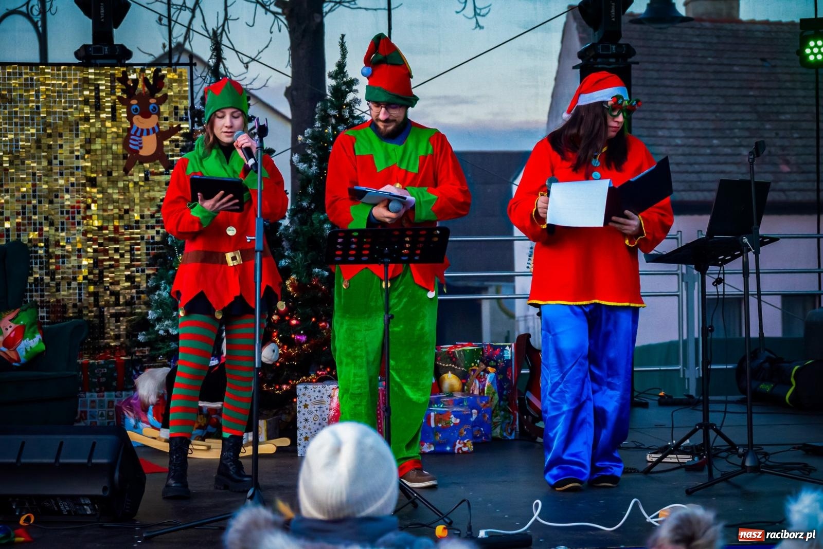 Zdjęcie w galerii na portalu naszraciborz.pl: W Krzanowicach uroczyście rozświetlono choinkę [FOTO i WIDEO] wiadomości z regionu