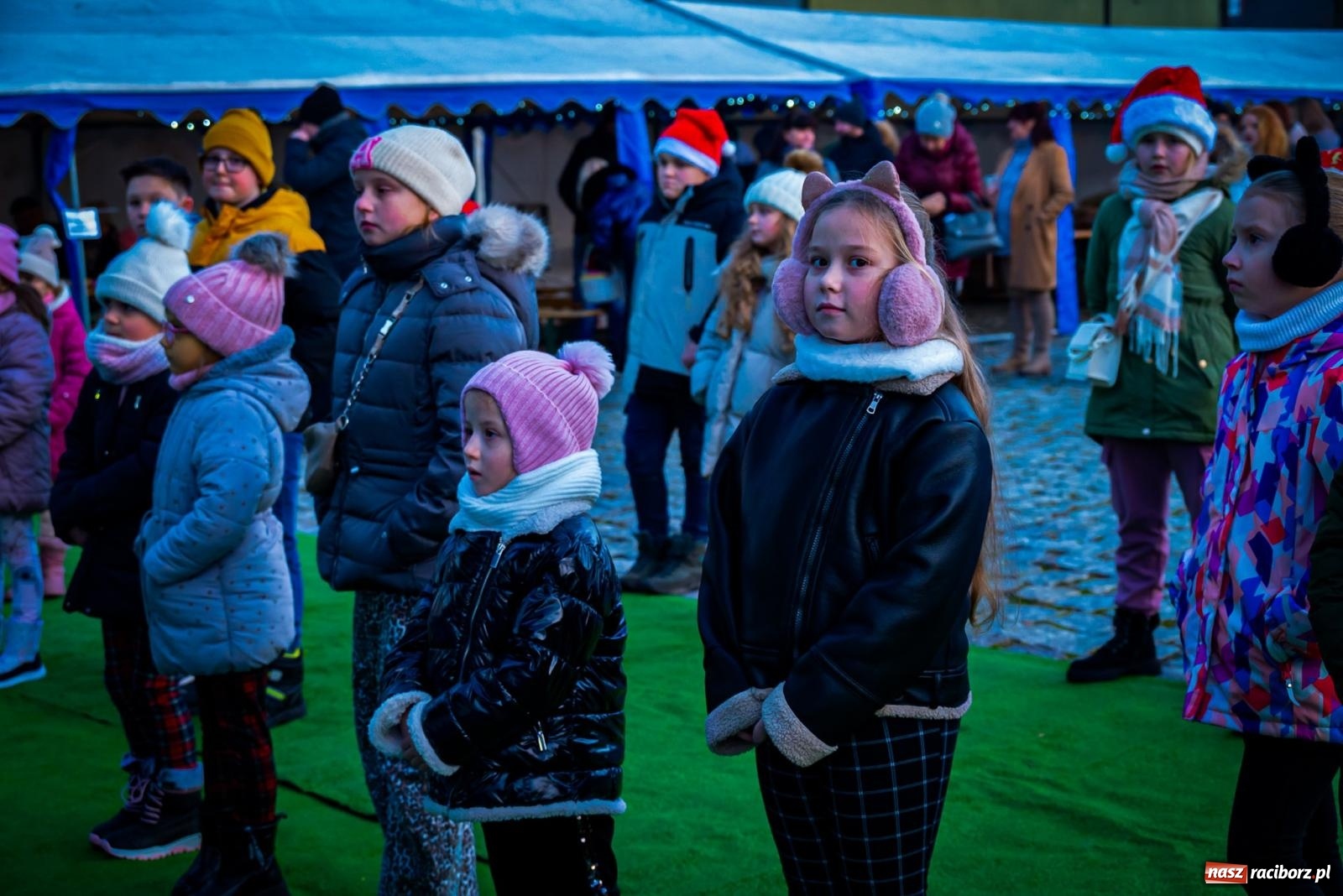 Zdjęcie w galerii na portalu naszraciborz.pl: W Krzanowicach uroczyście rozświetlono choinkę [FOTO i WIDEO] wiadomości z regionu