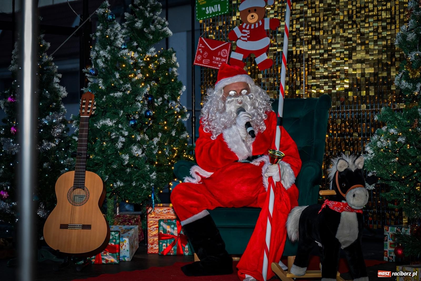 Zdjęcie w galerii na portalu naszraciborz.pl: W Krzanowicach uroczyście rozświetlono choinkę [FOTO i WIDEO] wiadomości z regionu