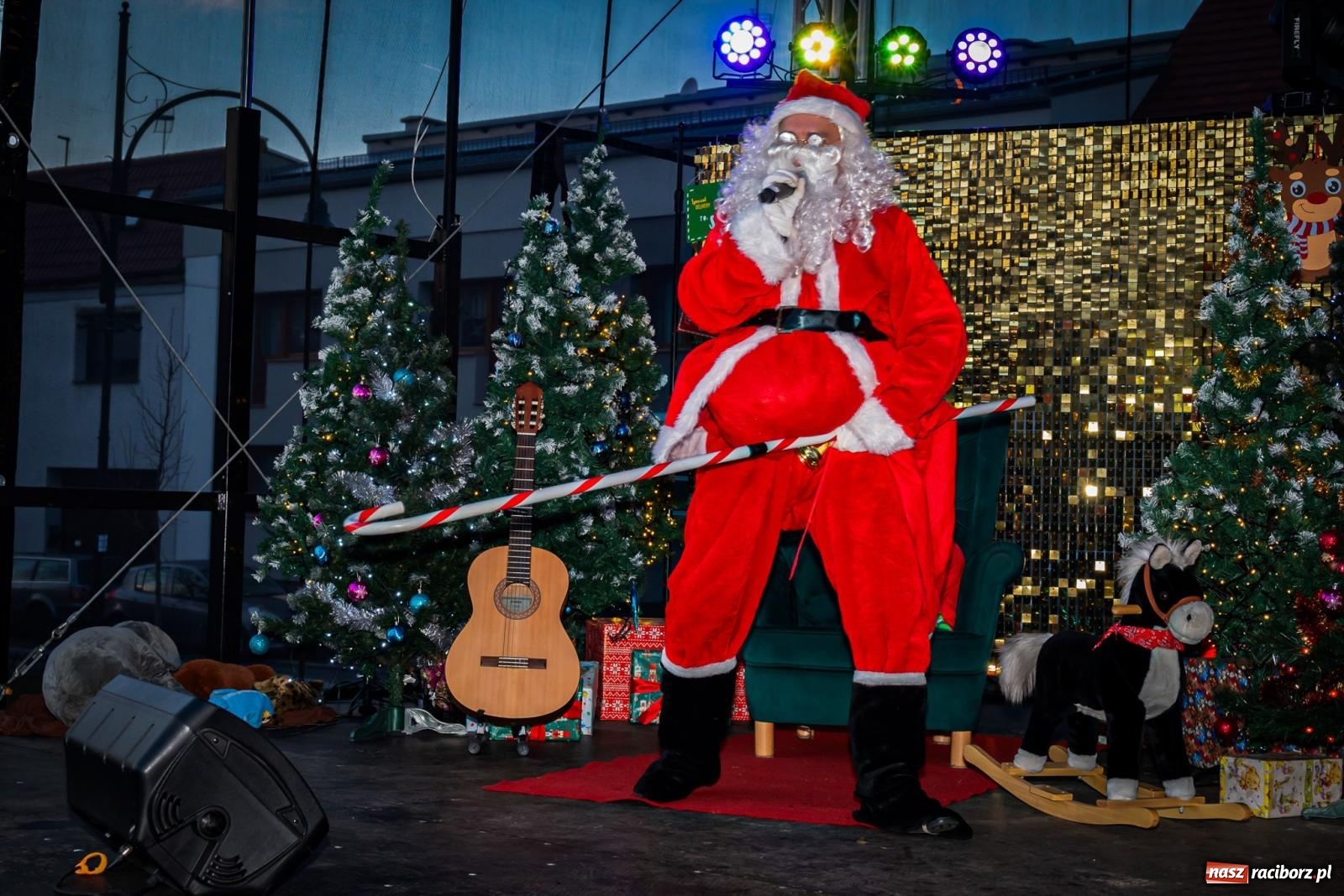 Zdjęcie w galerii na portalu naszraciborz.pl: W Krzanowicach uroczyście rozświetlono choinkę [FOTO i WIDEO] wiadomości z regionu