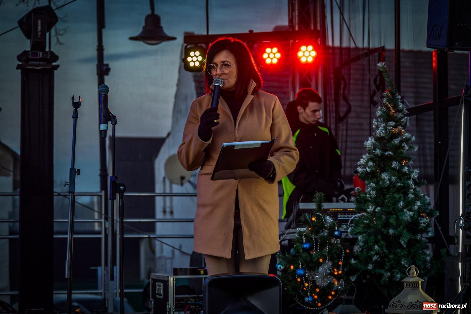 Zdjęcie w galerii na portalu naszraciborz.pl: W Krzanowicach uroczyście rozświetlono choinkę [FOTO i WIDEO] wiadomości z regionu