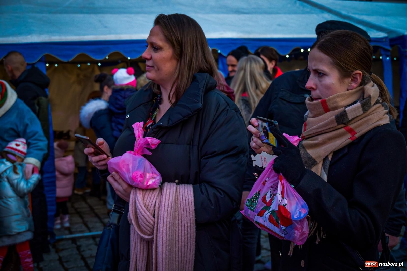 Zdjęcie w galerii na portalu naszraciborz.pl: W Krzanowicach uroczyście rozświetlono choinkę [FOTO i WIDEO] wiadomości z regionu