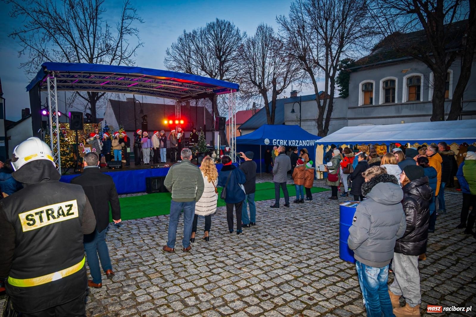 Zdjęcie w galerii na portalu naszraciborz.pl: W Krzanowicach uroczyście rozświetlono choinkę [FOTO i WIDEO] wiadomości z regionu