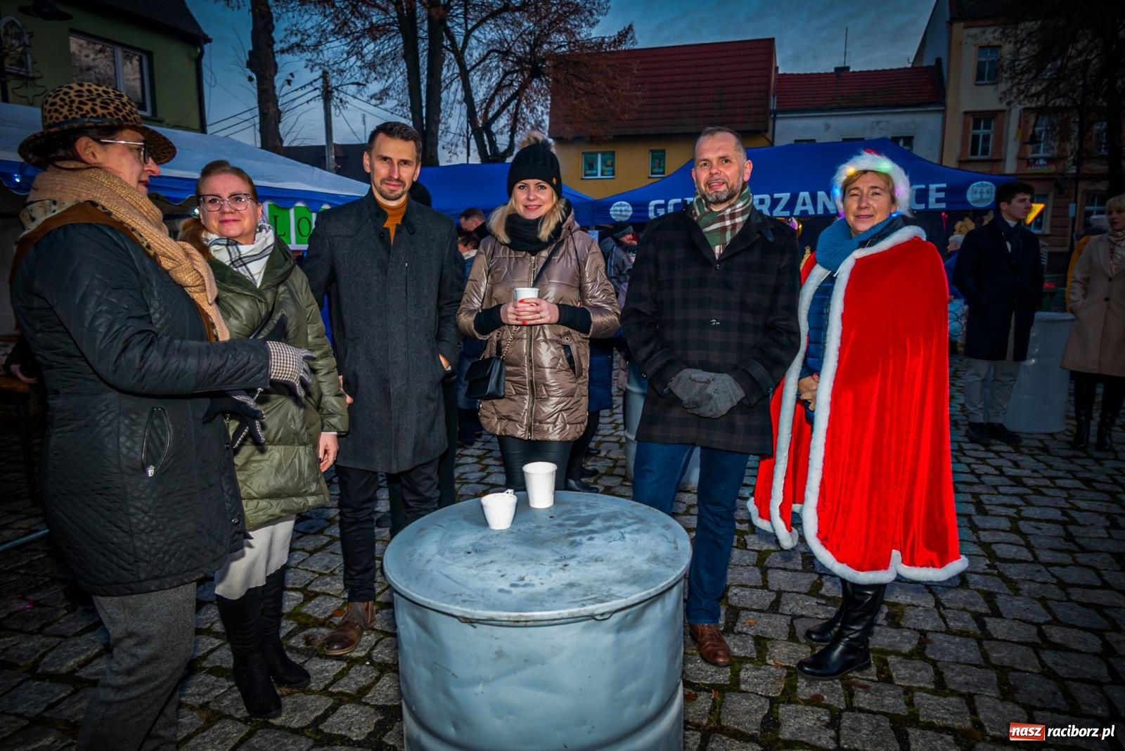 Zdjęcie w galerii na portalu naszraciborz.pl: W Krzanowicach uroczyście rozświetlono choinkę [FOTO i WIDEO] wiadomości z regionu