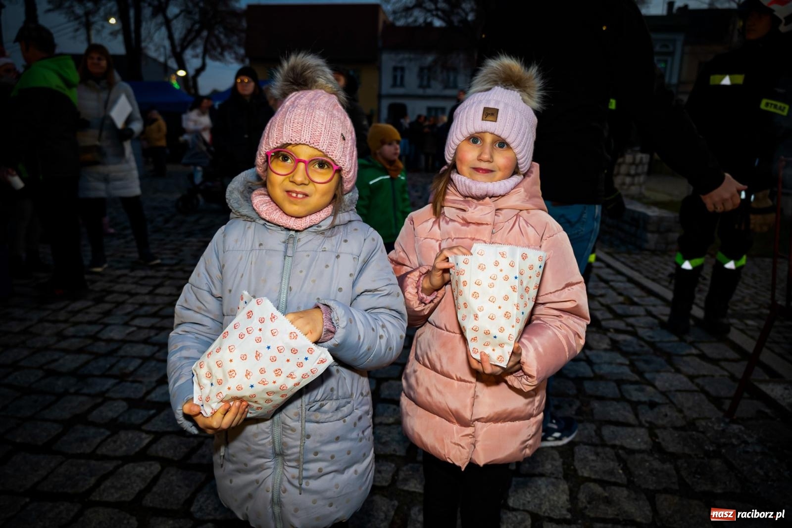 Zdjęcie w galerii na portalu naszraciborz.pl: W Krzanowicach uroczyście rozświetlono choinkę [FOTO i WIDEO] wiadomości z regionu