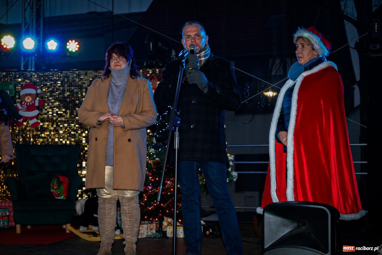 Zdjęcie w galerii na portalu naszraciborz.pl: W Krzanowicach uroczyście rozświetlono choinkę [FOTO i WIDEO] wiadomości z regionu