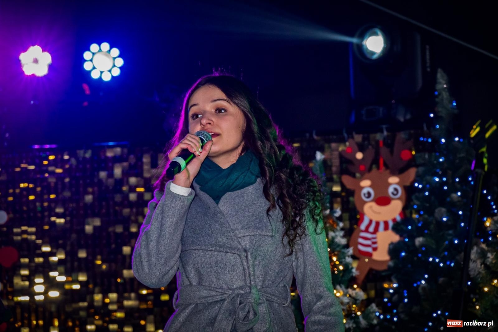 Zdjęcie w galerii na portalu naszraciborz.pl: W Krzanowicach uroczyście rozświetlono choinkę [FOTO i WIDEO] wiadomości z regionu