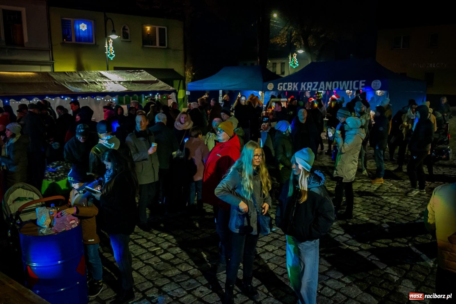Zdjęcie w galerii na portalu naszraciborz.pl: W Krzanowicach uroczyście rozświetlono choinkę [FOTO i WIDEO] wiadomości z regionu