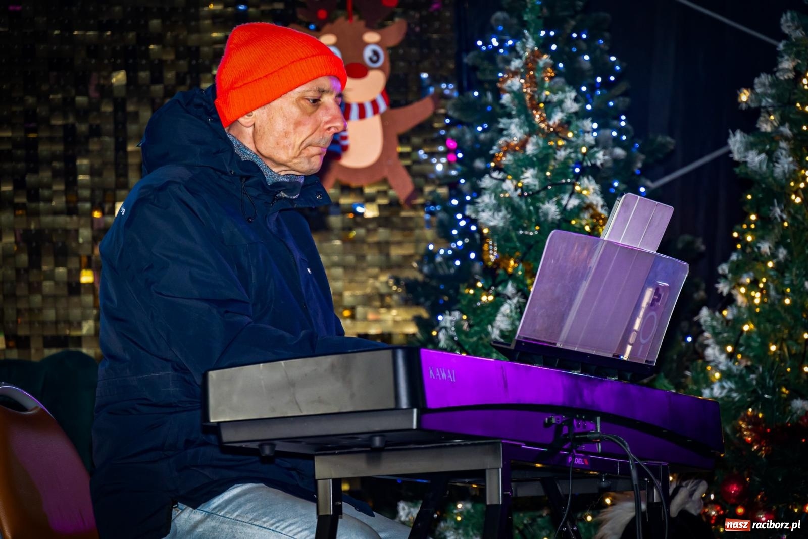 Zdjęcie w galerii na portalu naszraciborz.pl: W Krzanowicach uroczyście rozświetlono choinkę [FOTO i WIDEO] wiadomości z regionu