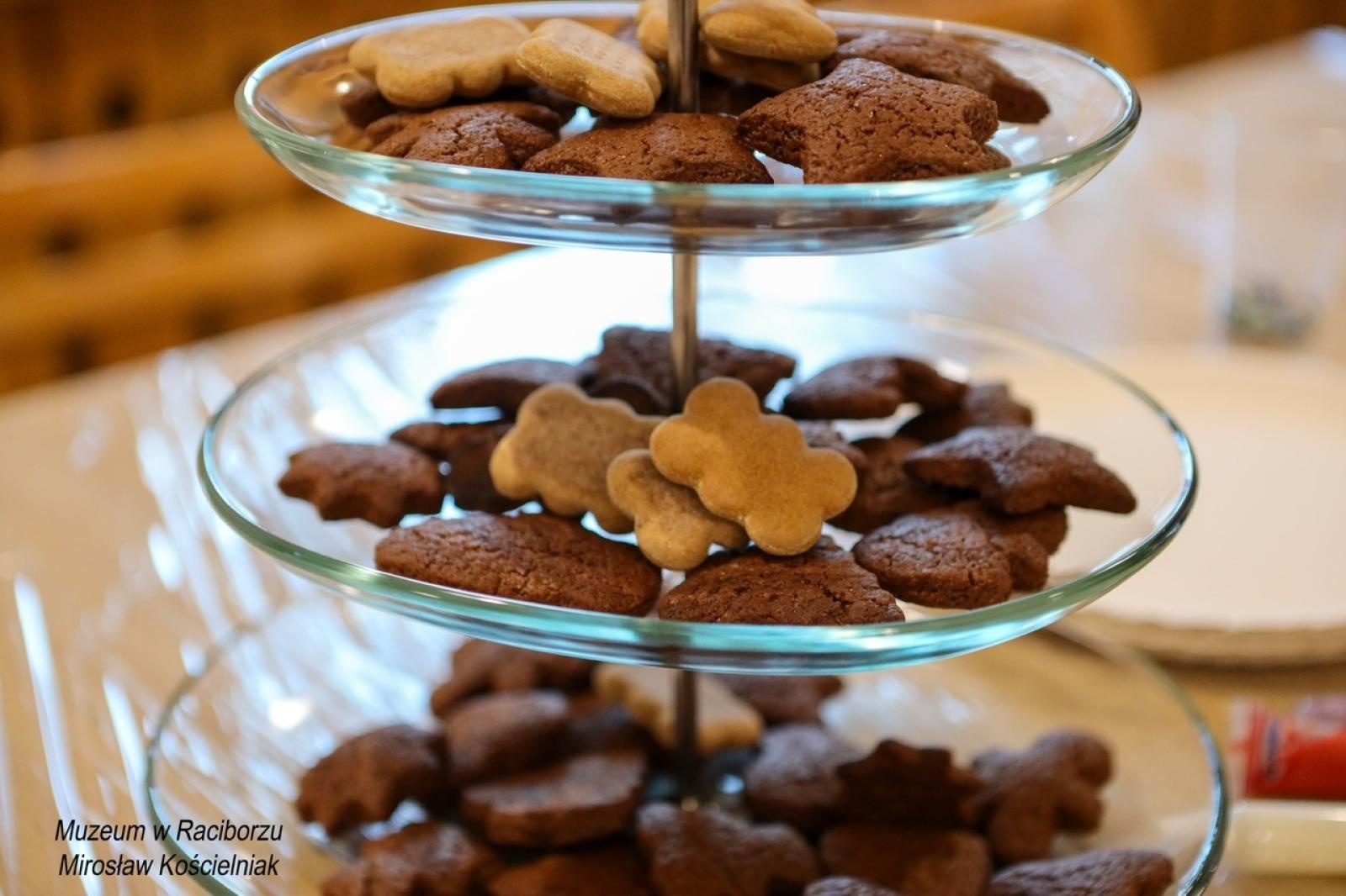 Zdjęcie w galerii na portalu naszraciborz.pl: W raciborskim muzeum zapachniało świętami. Piernikarskie warsztaty w atmosferze tradycji i integracji wiadomości z regionu