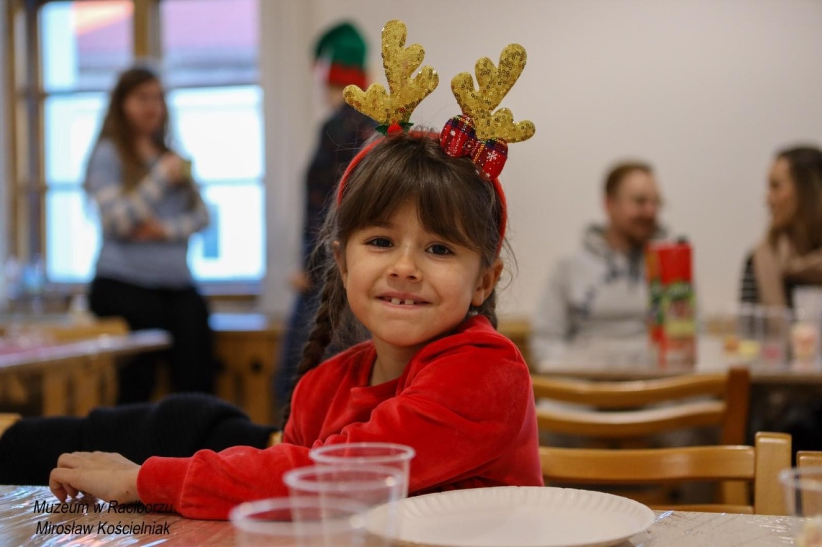 Zdjęcie w galerii na portalu naszraciborz.pl: W raciborskim muzeum zapachniało świętami. Piernikarskie warsztaty w atmosferze tradycji i integracji wiadomości z regionu