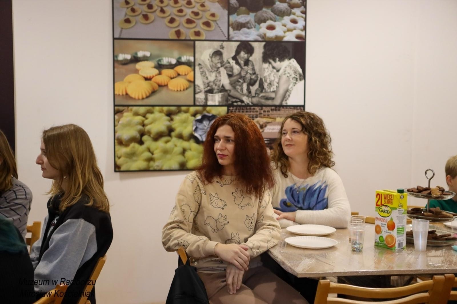 Zdjęcie w galerii na portalu naszraciborz.pl: W raciborskim muzeum zapachniało świętami. Piernikarskie warsztaty w atmosferze tradycji i integracji wiadomości z regionu