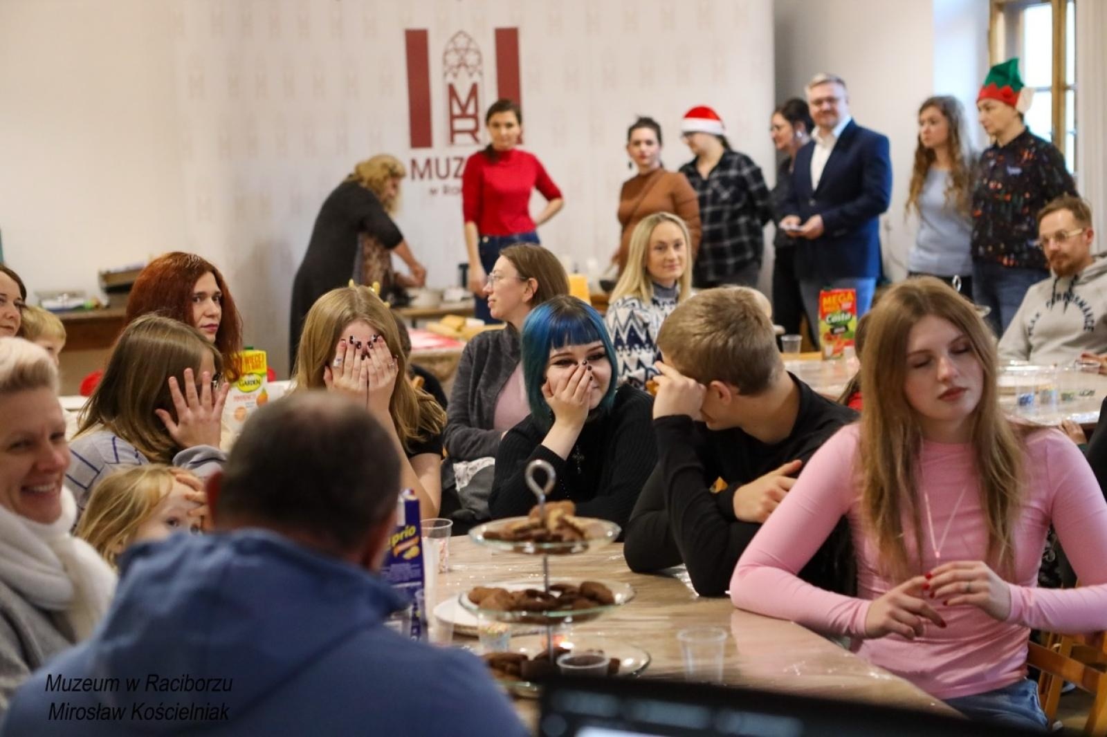 Zdjęcie w galerii na portalu naszraciborz.pl: W raciborskim muzeum zapachniało świętami. Piernikarskie warsztaty w atmosferze tradycji i integracji wiadomości z regionu
