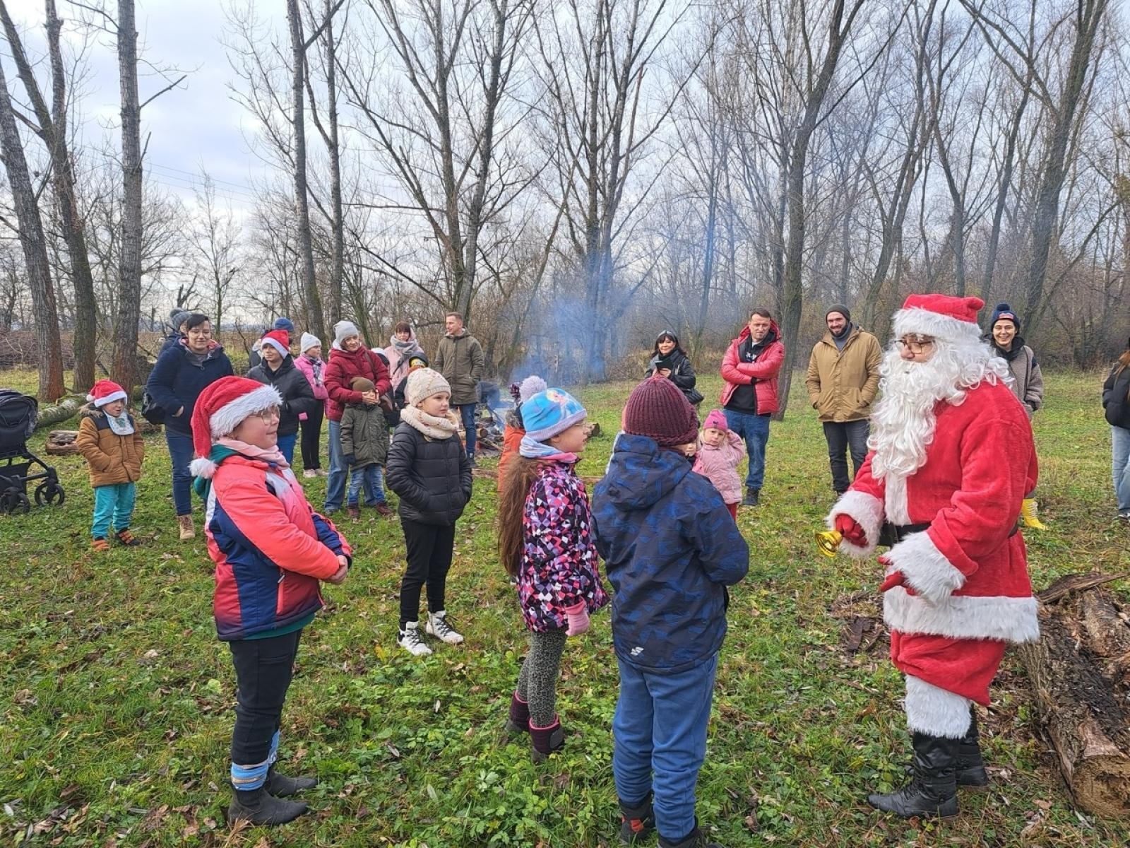 Zdjęcie w galerii na portalu naszraciborz.pl: Mikołajki na Ostrogu – radość dzieci i świąteczna atmosfera wiadomości z regionu
