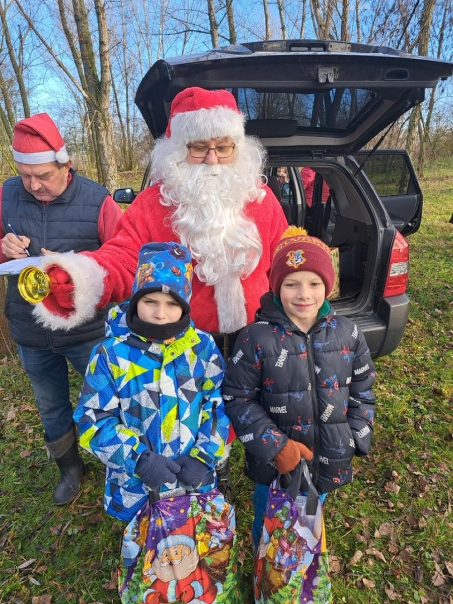 Zdjęcie w galerii na portalu naszraciborz.pl: Mikołajki na Ostrogu – radość dzieci i świąteczna atmosfera wiadomości z regionu