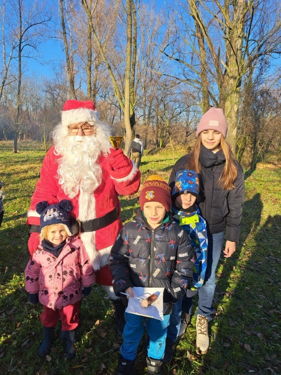 Zdjęcie w galerii na portalu naszraciborz.pl: Mikołajki na Ostrogu – radość dzieci i świąteczna atmosfera wiadomości z regionu